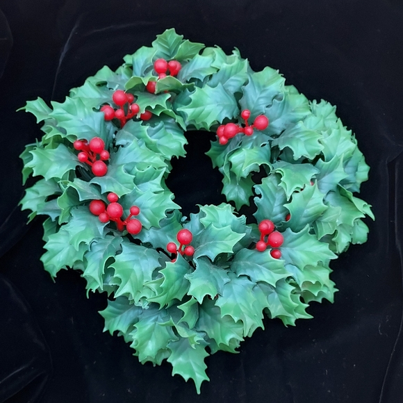 Plastic Christmas Holly Berry Candle Ring Wreath - Picture 3 of 7